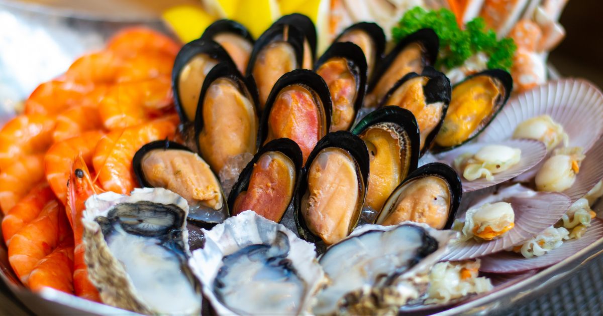 foods to avoid on a cruise - raw seafood